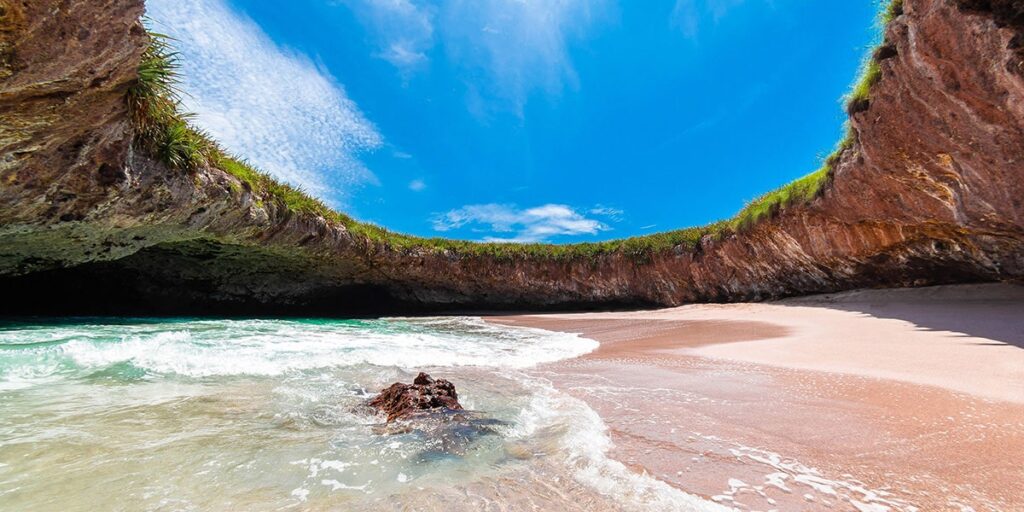 Discover the Hidden Gems: Beaches of Mexicos Pacific Coast