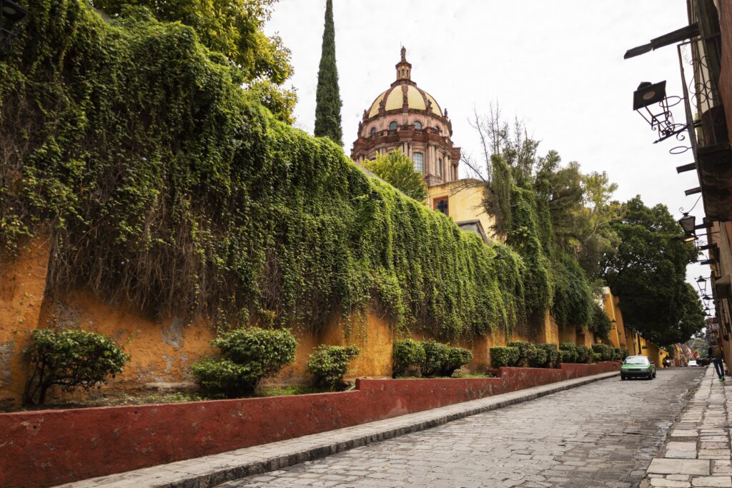 Discovering the Splendor of San Miguel de Allendes Colonial Architecture